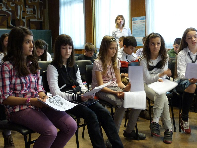 P1010391.JPG - Четене с деца от  ОУ „Св. Св. Кирил и Методий”