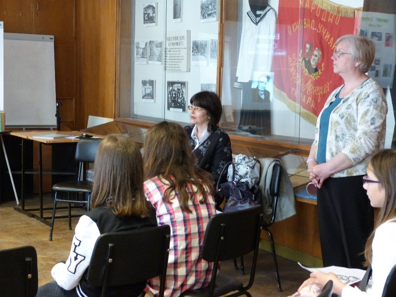 P1010393.JPG - Четене с деца от  ОУ „Св. Св. Кирил и Методий”