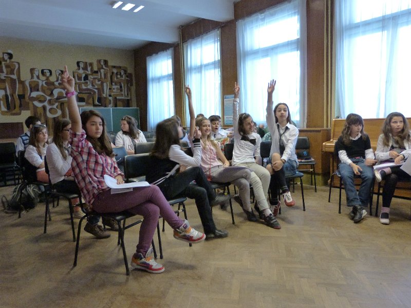 P1010402.JPG - Четене с деца от  ОУ „Св. Св. Кирил и Методий”