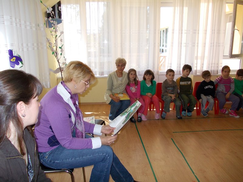 DSCN0121.JPG - НЧ "Васил Левски" - Галата чете в ЦДГ "Люляче"