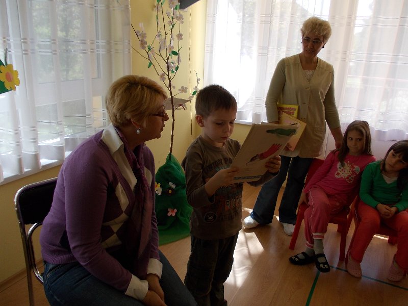 DSCN0125.JPG - НЧ "Васил Левски" - Галата чете в ЦДГ "Люляче"