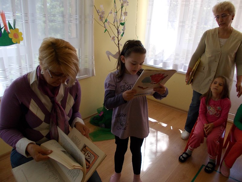 DSCN0126.JPG - НЧ "Васил Левски" - Галата чете в ЦДГ "Люляче"