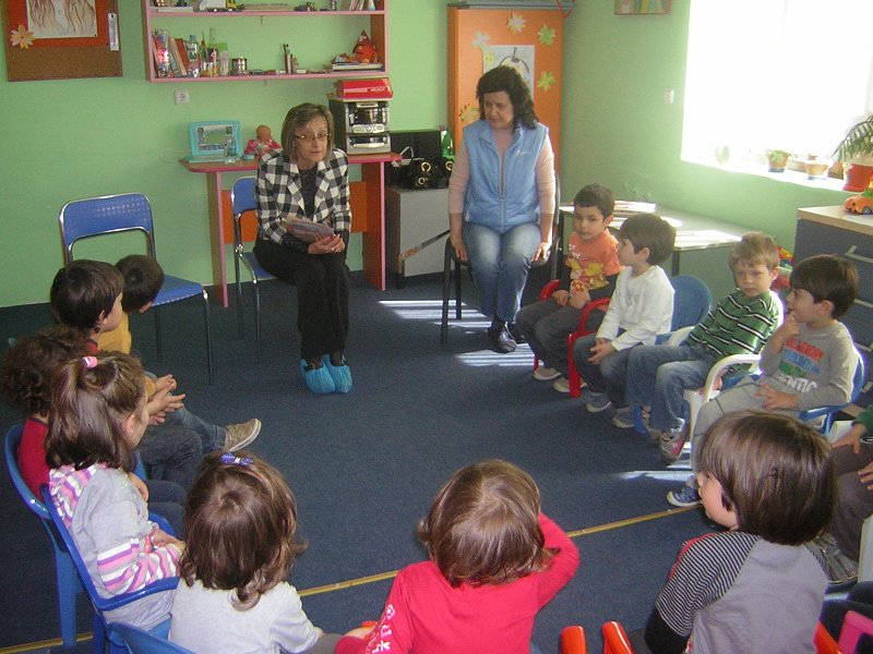 DSCN9189.JPG - Четене с деца от Детски клуб "Мелита"
