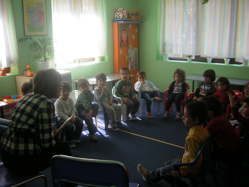 DSCN9190.JPG - Четене с деца от Детски клуб "Мелита"