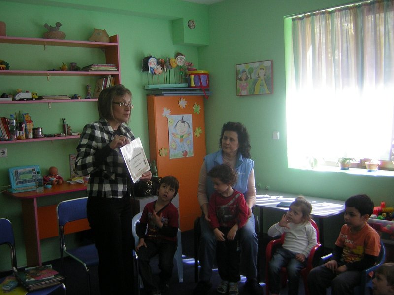 DSCN9196.JPG - Четене с деца от Детски клуб "Мелита"