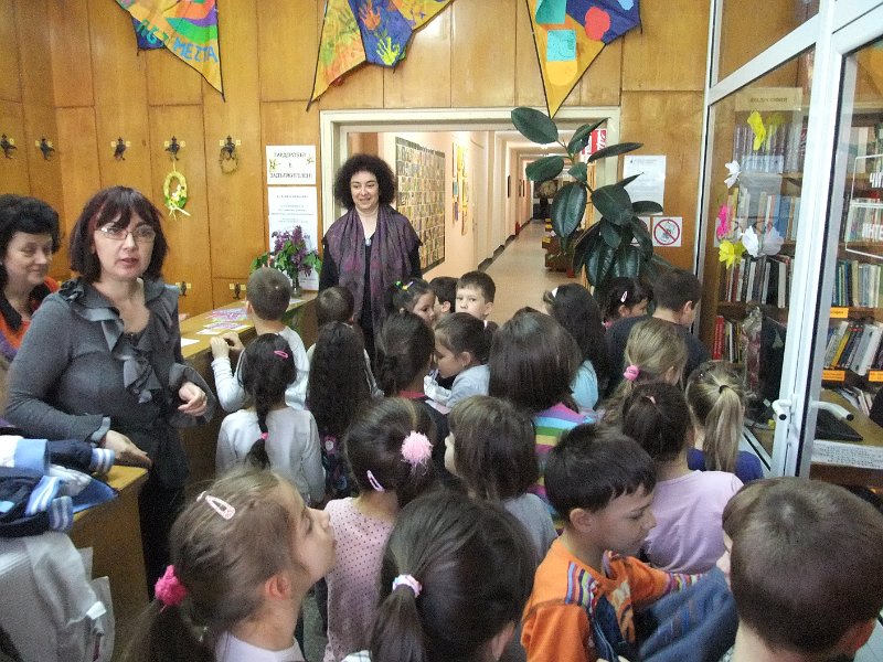 DSCF2473.JPG - Децата от ЦДГ „Моряче” гостуват в Детски и средношколски комплекс и четат Български народни приказки