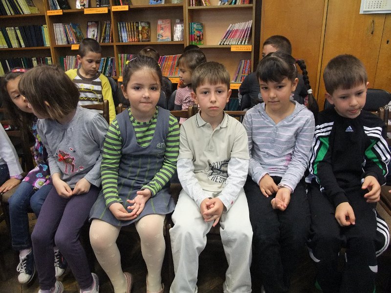 DSCF2488.JPG - Децата от ЦДГ „Моряче” гостуват в Детски и средношколски комплекс и четат Български народни приказки