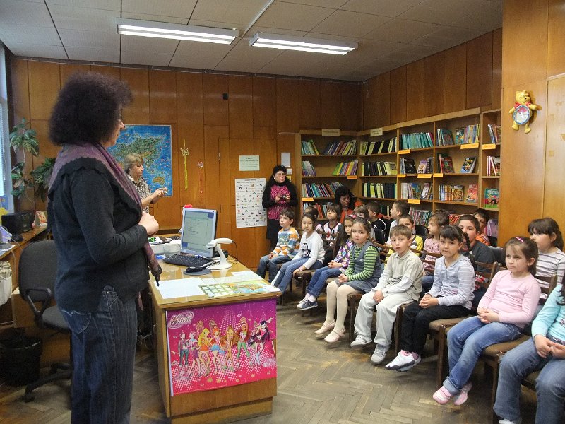 DSCF2499.JPG - Децата от ЦДГ „Моряче” гостуват в Детски и средношколски комплекс и четат Български народни приказки