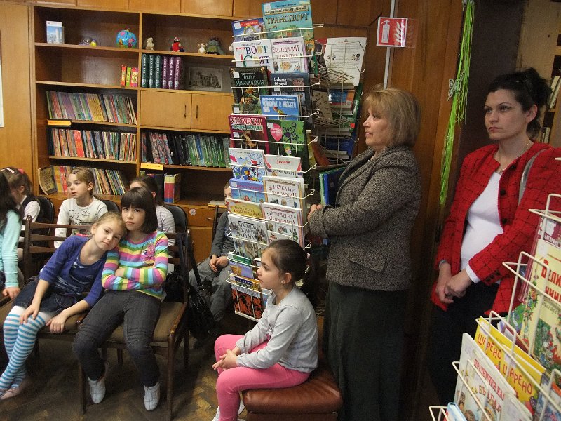 DSCF2501.JPG - Децата от ЦДГ „Моряче” гостуват в Детски и средношколски комплекс и четат Български народни приказки