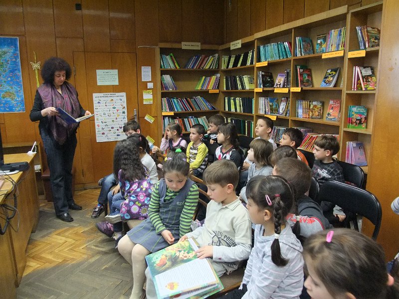 DSCF2519.JPG - Децата от ЦДГ „Моряче” гостуват в Детски и средношколски комплекс и четат Български народни приказки