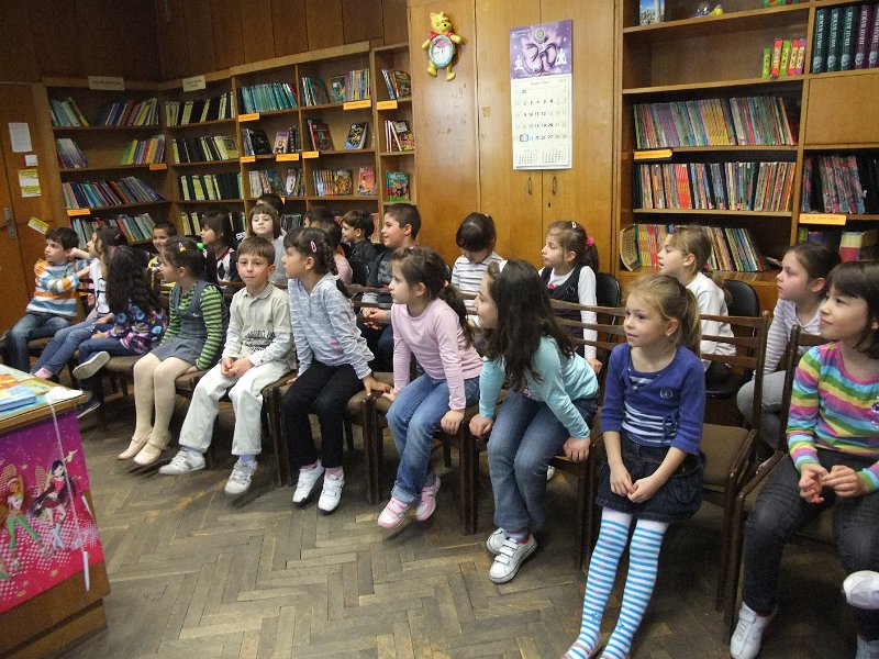 DSCF2527.JPG - Децата от ЦДГ „Моряче” гостуват в Детски и средношколски комплекс и четат Български народни приказки