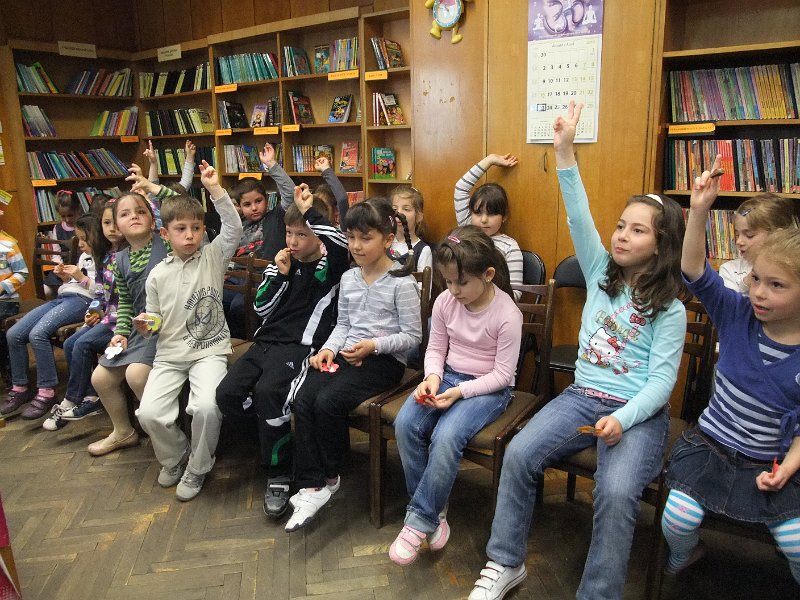 DSCF2536.JPG - Децата от ЦДГ „Моряче” гостуват в Детски и средношколски комплекс и четат Български народни приказки