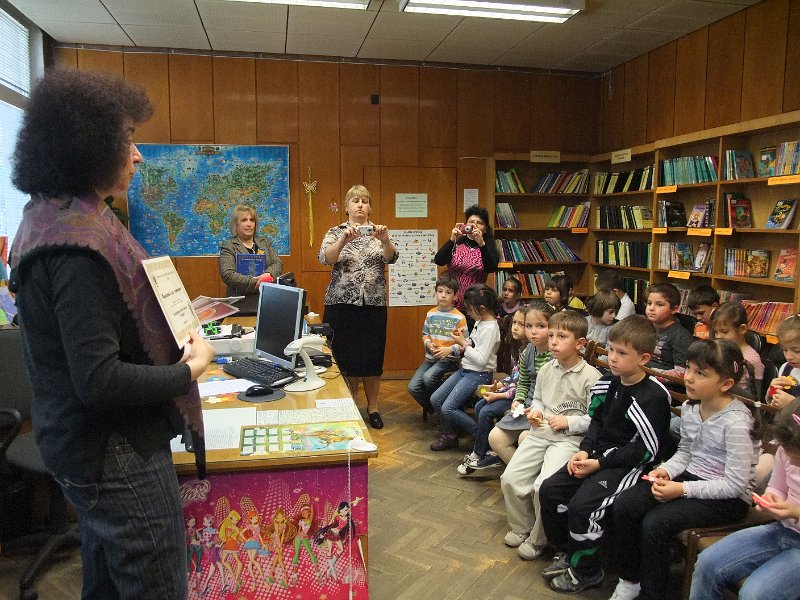 DSCF2539.JPG - Децата от ЦДГ „Моряче” гостуват в Детски и средношколски комплекс и четат Български народни приказки