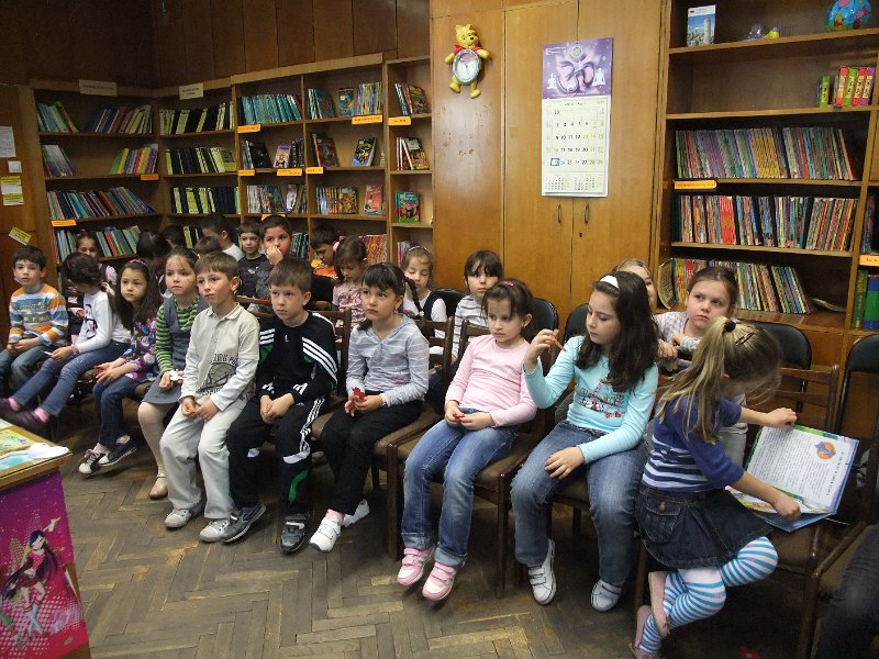 DSCF2545.JPG - Децата от ЦДГ „Моряче” гостуват в Детски и средношколски комплекс и четат Български народни приказки