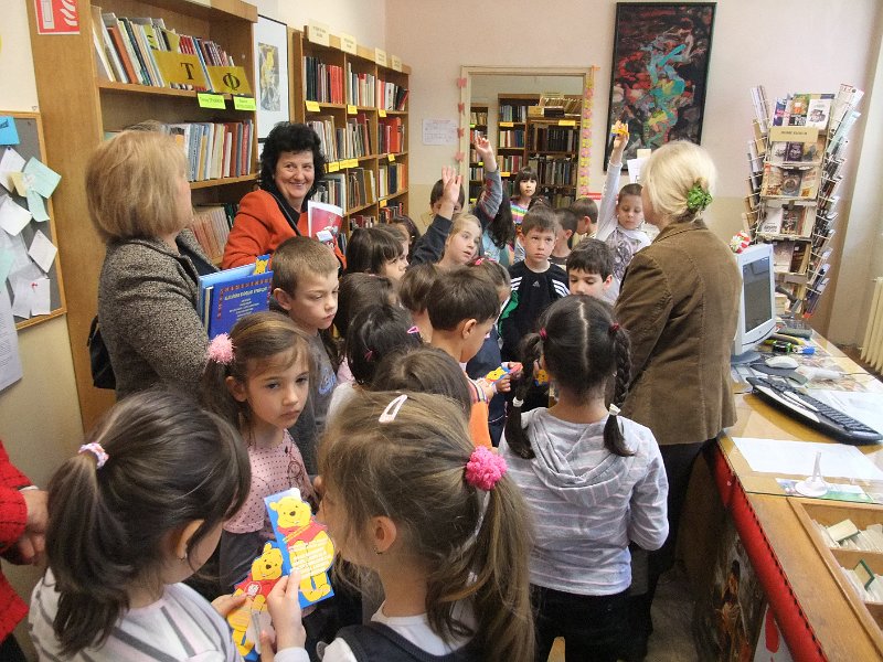DSCF2553.JPG - Запознаване на децата от ЦДГ „Моряче” с библиотеката