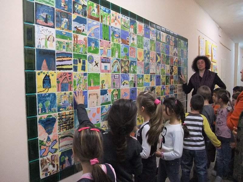 DSCF2568.JPG - Децата от ЦДГ „Моряче” гостуват в Детски и средношколски комплекс и четат Български народни приказки