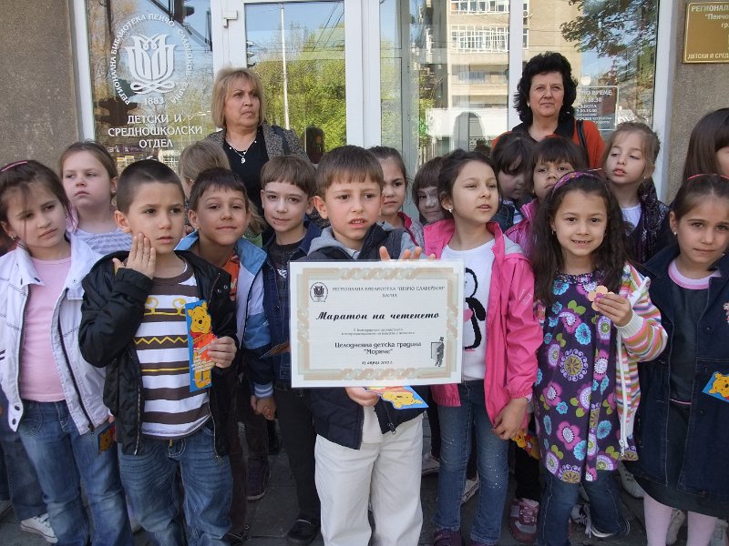 DSCF2582.JPG - Децата от ЦДГ „Моряче” гостуват в Детски и средношколски комплекс и четат Български народни приказки