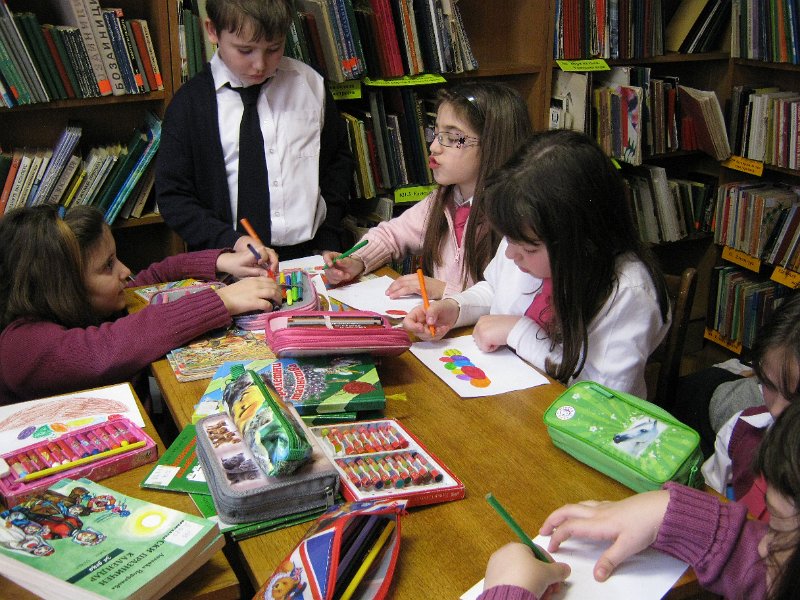 IMG_2358.JPG - Тема: "Празник небесен". Четем стихчета, разказваме приказки и рисуваме яйца за Великден с второкласници от СОУПЧЕ "Ал. С. Пушкин".