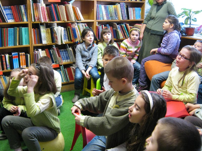 IMG_2318.JPG - "Седмица на детската книга" с първокласници от СОУ "Найден Геров"