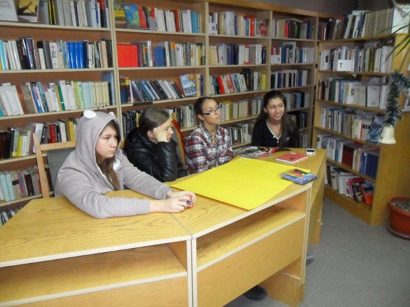 SAM_3511.JPG - "Коледни пожелания за моите връстници и приятели" - с участието на ученици от 8 и 9 клас към Частна гимназия по информационни технологии и обществени комуникации "Малкият принц"