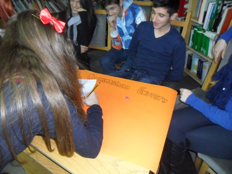 SAM_3524.JPG - "Коледни пожелания за моите връстници и приятели" - с участието на ученици от 8 и 9 клас към Частна гимназия по информационни технологии и обществени комуникации "Малкият принц"