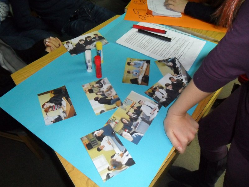 SAM_3525.JPG - "Коледни пожелания за моите връстници и приятели" - с участието на ученици от 8 и 9 клас към Частна гимназия по информационни технологии и обществени комуникации "Малкият принц"