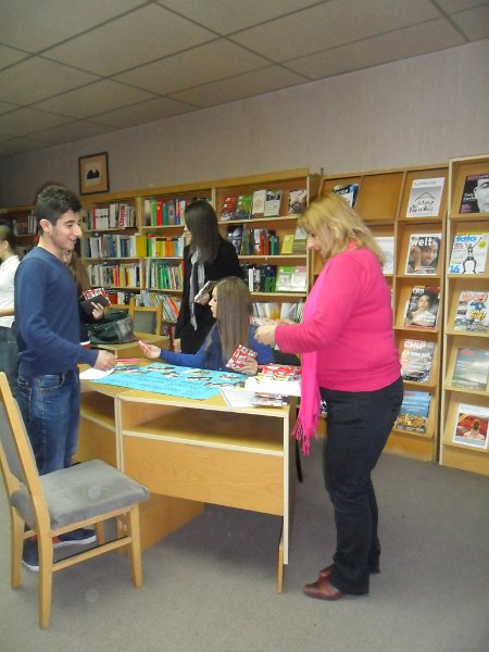 SAM_3532.JPG - "Коледни пожелания за моите връстници и приятели" - с участието на ученици от 8 и 9 клас към Частна гимназия по информационни технологии и обществени комуникации "Малкият принц"