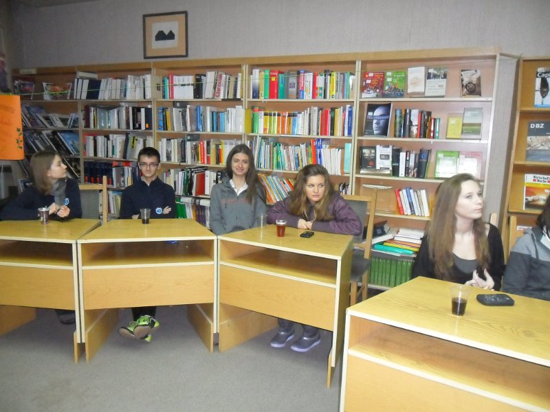 SAM_3546.JPG - "…По Коледа се случват чудеса". С участието на ученици от 11 клас към ГПЧЕ "Йоан Екзарх"