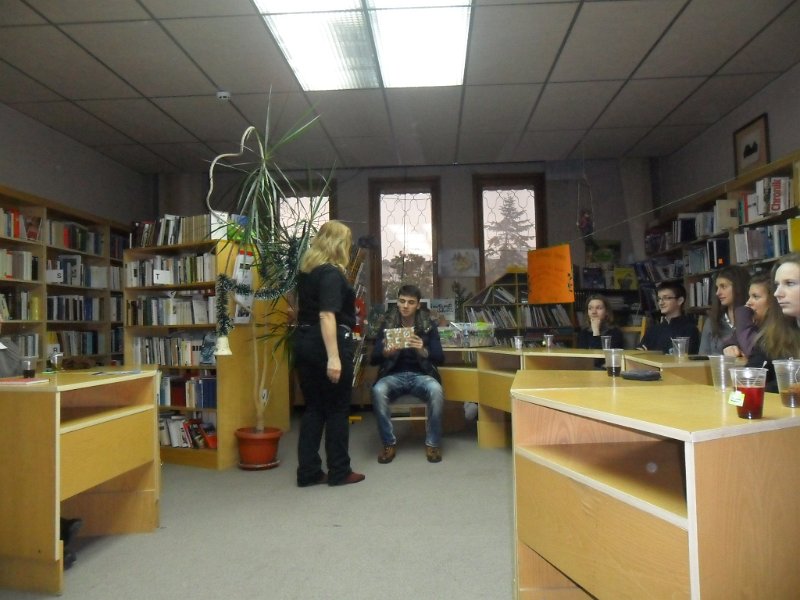 SAM_3550.JPG - "…По Коледа се случват чудеса". С участието на ученици от 11 клас към ГПЧЕ "Йоан Екзарх"