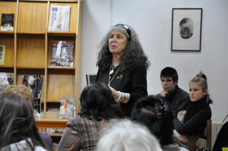 Julia4.jpg - Среща-разговор с Ася Бакалова. С участието на театрална група "ХИТ" от СОУ "Гео Милев".