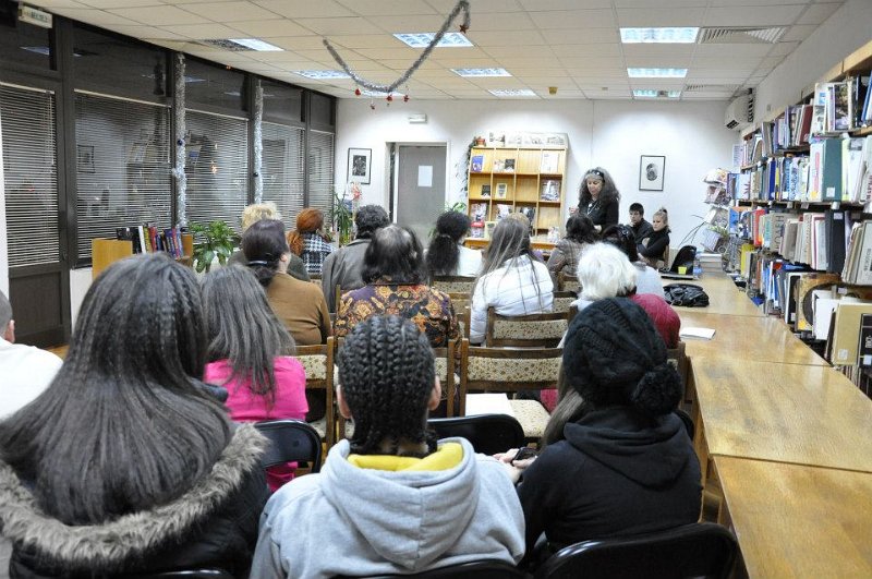 Julia5.jpg - Среща-разговор с Ася Бакалова. С участието на театрална група "ХИТ" от СОУ "Гео Милев".