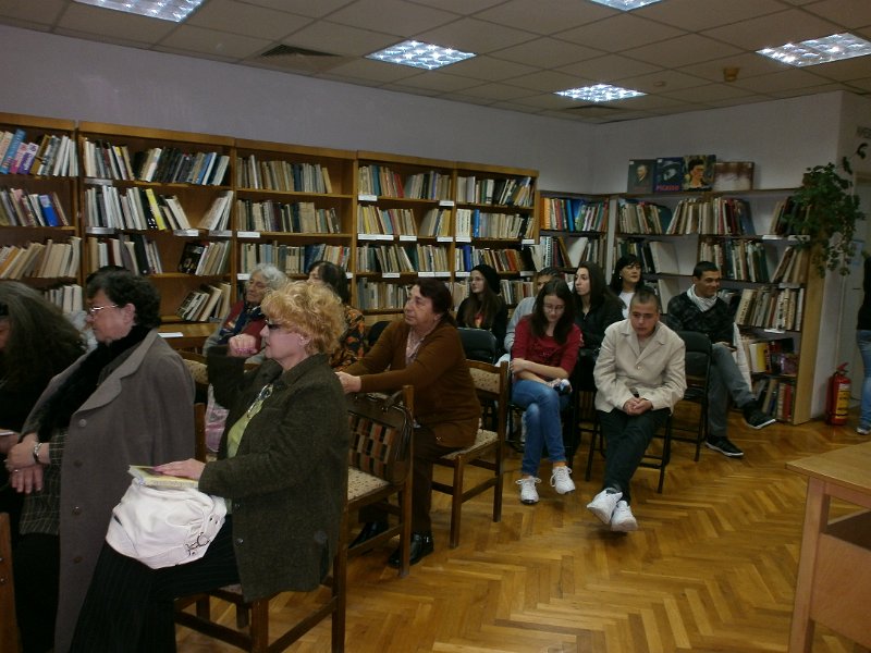 PC130292.JPG - Среща-разговор с Ася Бакалова. С участието на театрална група "ХИТ" от СОУ "Гео Милев".