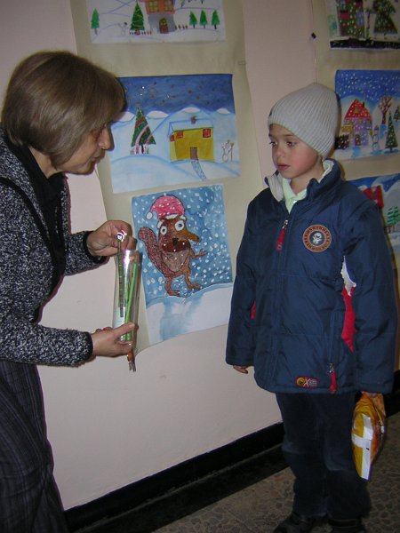 DSCN9310.JPG - Рисунки на малките художници от ателие "Дъга" към ОУ "Захарий Стоянов"