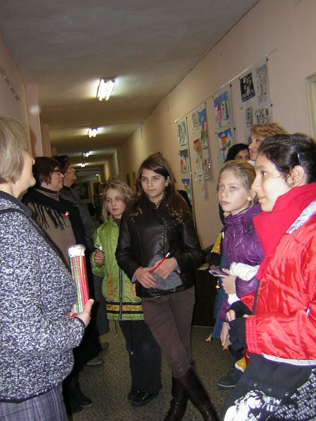 DSCN9318.JPG - Рисунки на малките художници от ателие "Дъга" към ОУ "Захарий Стоянов"