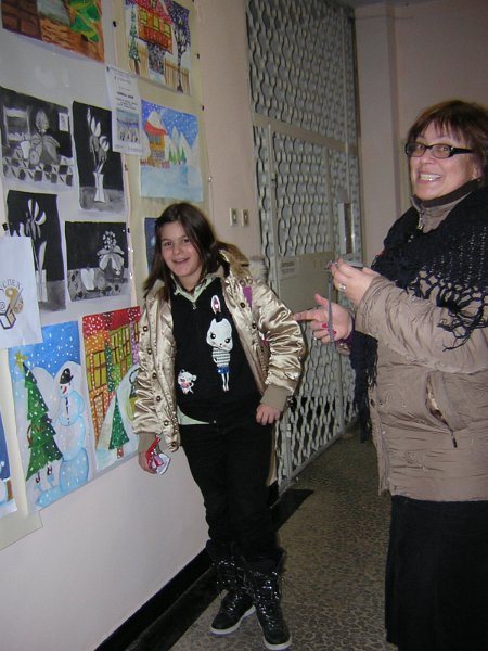 DSCN9324.JPG - Рисунки на малките художници от ателие "Дъга" към ОУ "Захарий Стоянов"