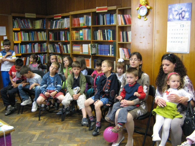 IMG_3087.JPG - Деца от Детска занималня "Игралница занималница" представят сценка по книгата на Виктор Самуилов "През девет локви в десета"