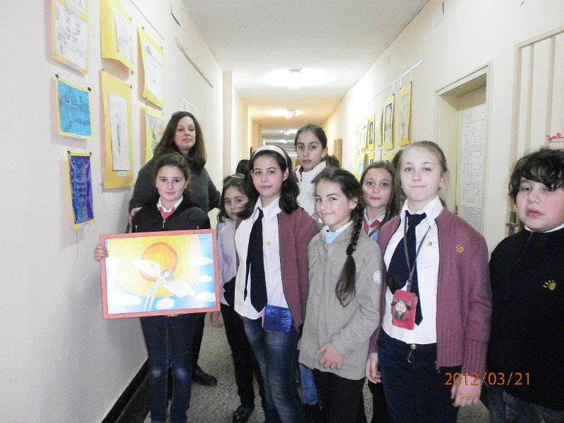 P3210048.JPG - Изложба на рисунки на ученици от СОУПЧЕ "А. С. Пушкин". Поздрав за рождения ден на библиотеката.