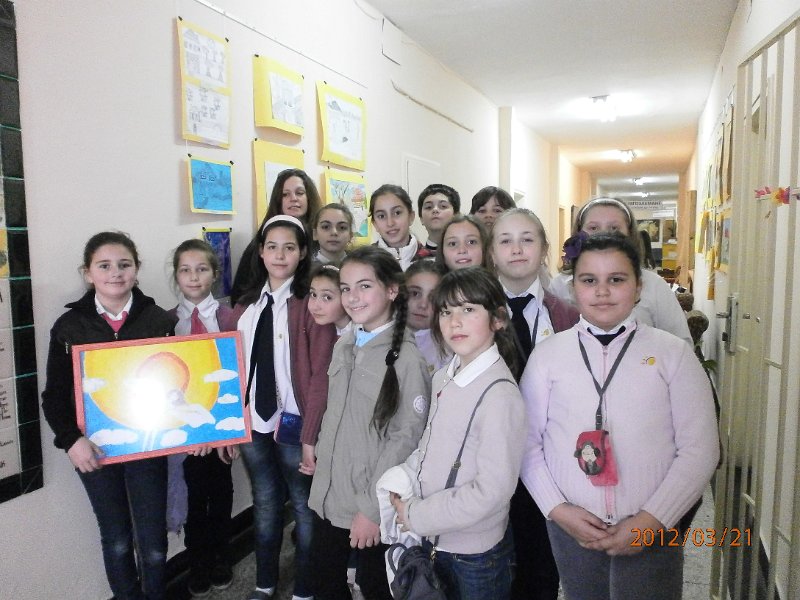 P3210049.JPG - Изложба на рисунки на ученици от СОУПЧЕ "А. С. Пушкин". Поздрав за рождения ден на библиотеката.