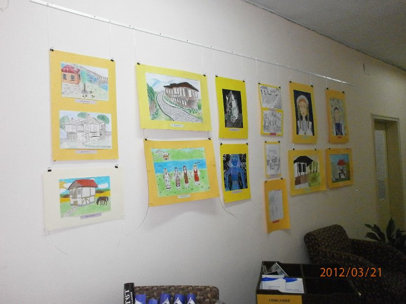 P3210059.JPG - Изложба на рисунки на ученици от СОУПЧЕ "А. С. Пушкин". Поздрав за рождения ден на библиотеката.