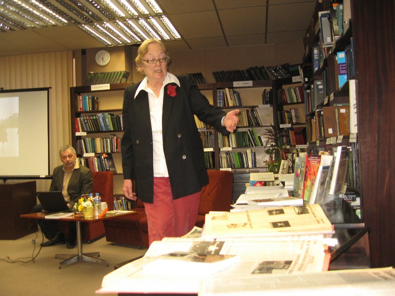 IMG_2733.JPG - Житейска и творческа равносметка в две книги: "През годините" и "Чуждата култура отблизо"