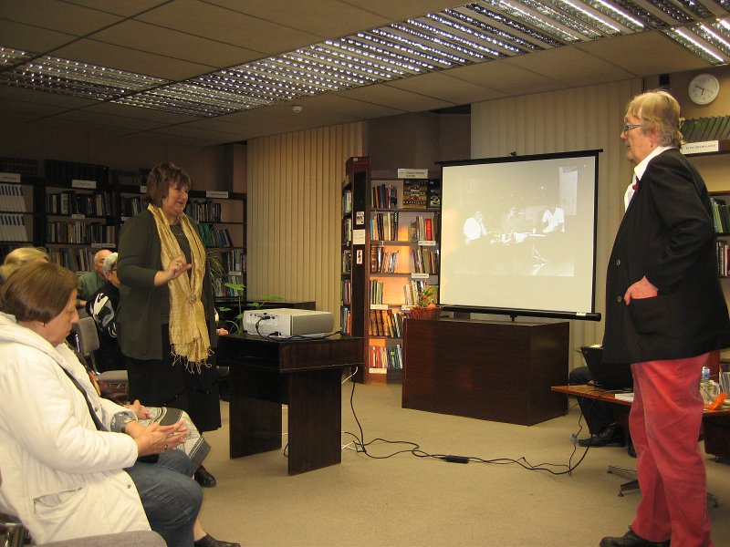 IMG_2741.JPG - Житейска и творческа равносметка в две книги: "През годините" и "Чуждата култура отблизо"