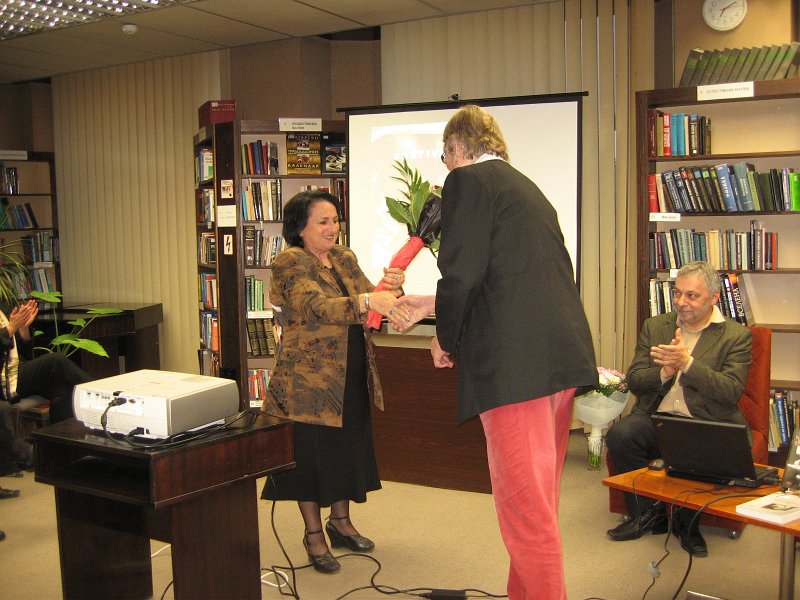 IMG_2745.JPG - Житейска и творческа равносметка в две книги: "През годините" и "Чуждата култура отблизо"