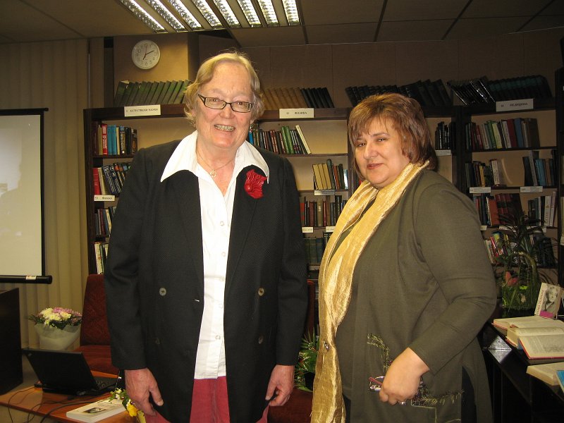 IMG_2746.JPG - Житейска и творческа равносметка в две книги: "През годините" и "Чуждата култура отблизо"