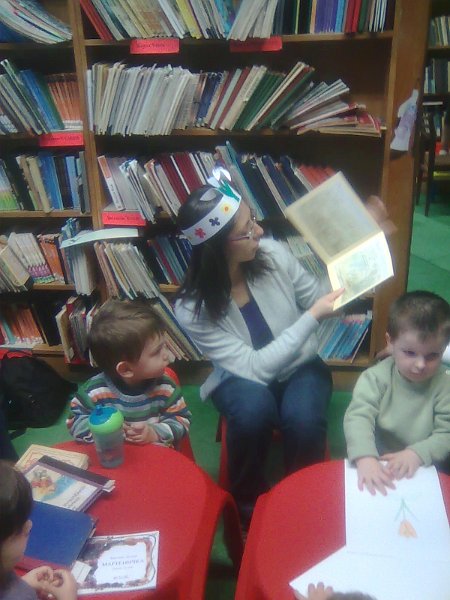 5.jpg - Тема: "Пролетни тайнства". Четем стихчета и слушаме песнички за Пролетта.