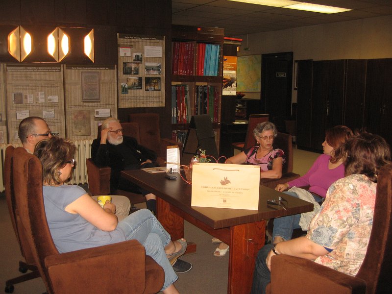 IMG_2923.JPG - Работни срещи в библиотеката с представители на регионални културни институции, с обществени лица, с читателска аудитория. Дискусии с фокус "Книгата и Библиотеката", Европеана и Варна.