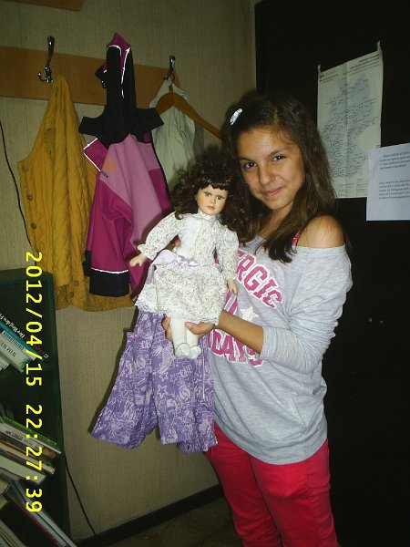 S4010068.JPG - Samsung TechwinСреща с ученици от СОУ "Гео Милев" - 5 кл. по европейски проект "Да направим училището привлекателно за младите хора" – "Германия – странознание". "Библиотеката - там, където се чувстваме добре и можем да се докоснем до много нови знания" - Националната библиотечна седмица и младите хора.