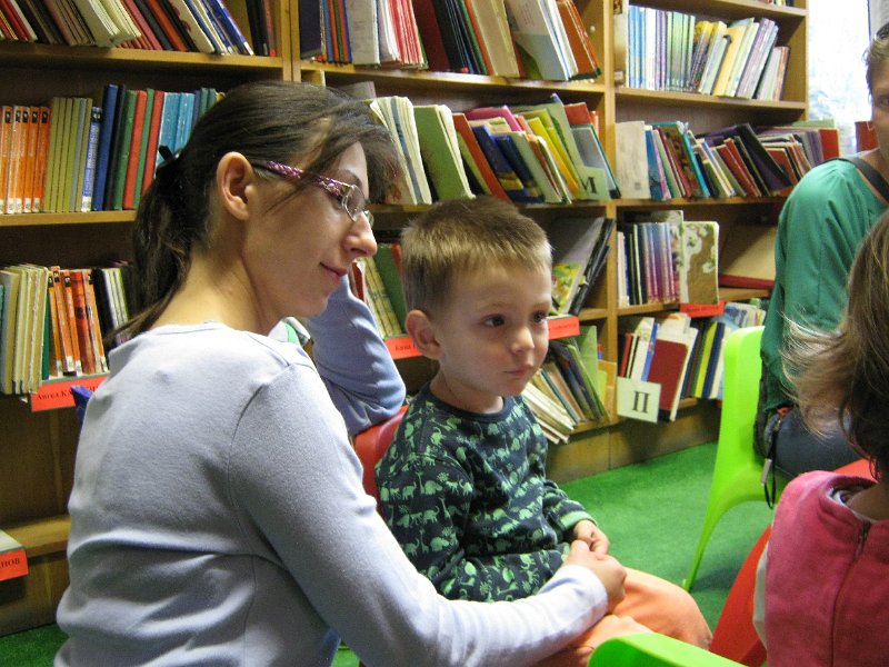 IMG_2991.JPG - Тема: "1 юни Празник на дететето". Всяко дете представя любима песничка, танц или стихче и получава символична награда.