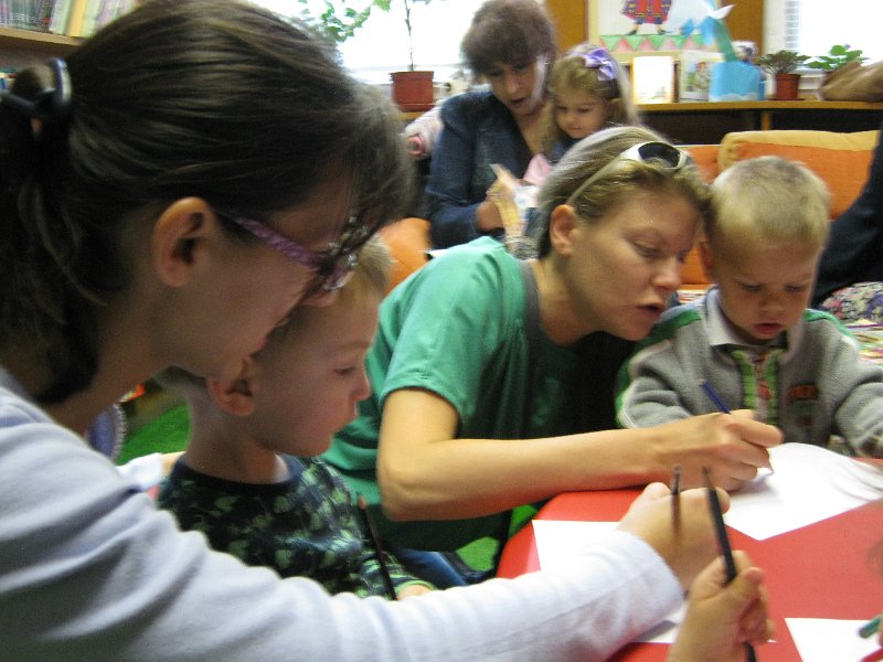 IMG_2998.JPG - Тема: "1 юни Празник на дететето". Всяко дете представя любима песничка, танц или стихче и получава символична награда.