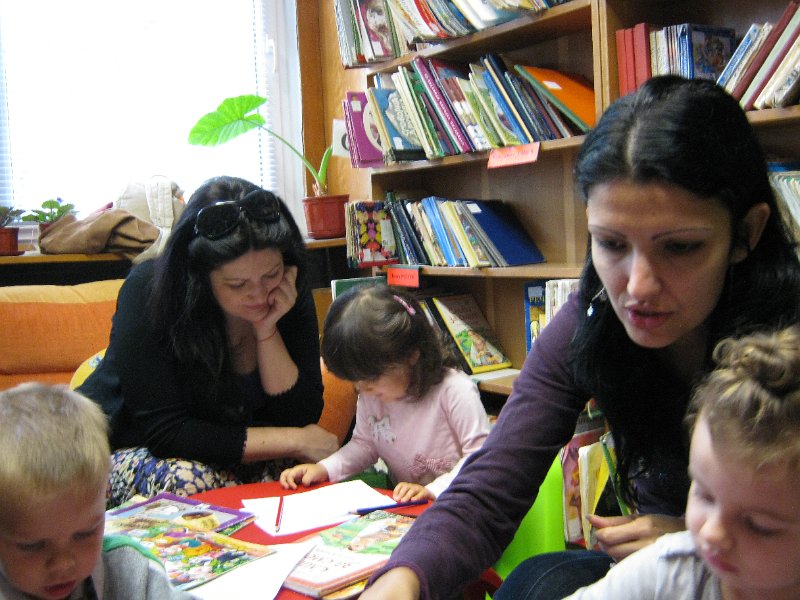 IMG_3000.JPG - Тема: "1 юни Празник на дететето". Всяко дете представя любима песничка, танц или стихче и получава символична награда.