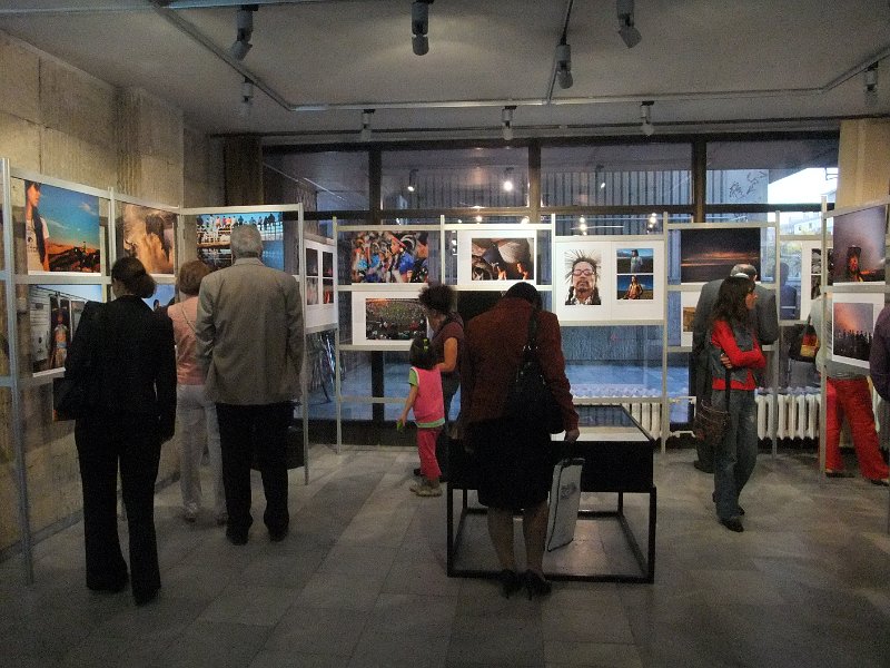 DSCF6508.JPG - Изложба на фотографии от Иво Данчев, текст Любомир Кюмюрджиев. Осъществява се в сътрудничество с Посолството на САЩ – София, със съдействието на Фондация „Америка за България” и с медийната подкрепа на списание „National Geographic България”.